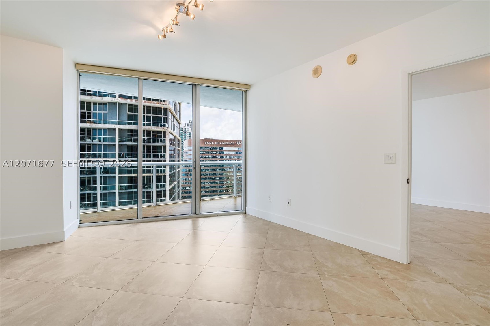 475 Brickell Ave #3811, Miami FL 33131