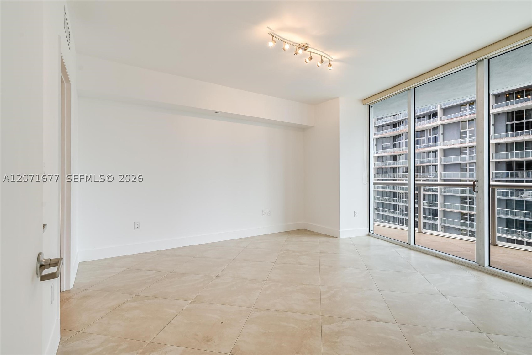 475 Brickell Ave #3811, Miami FL 33131