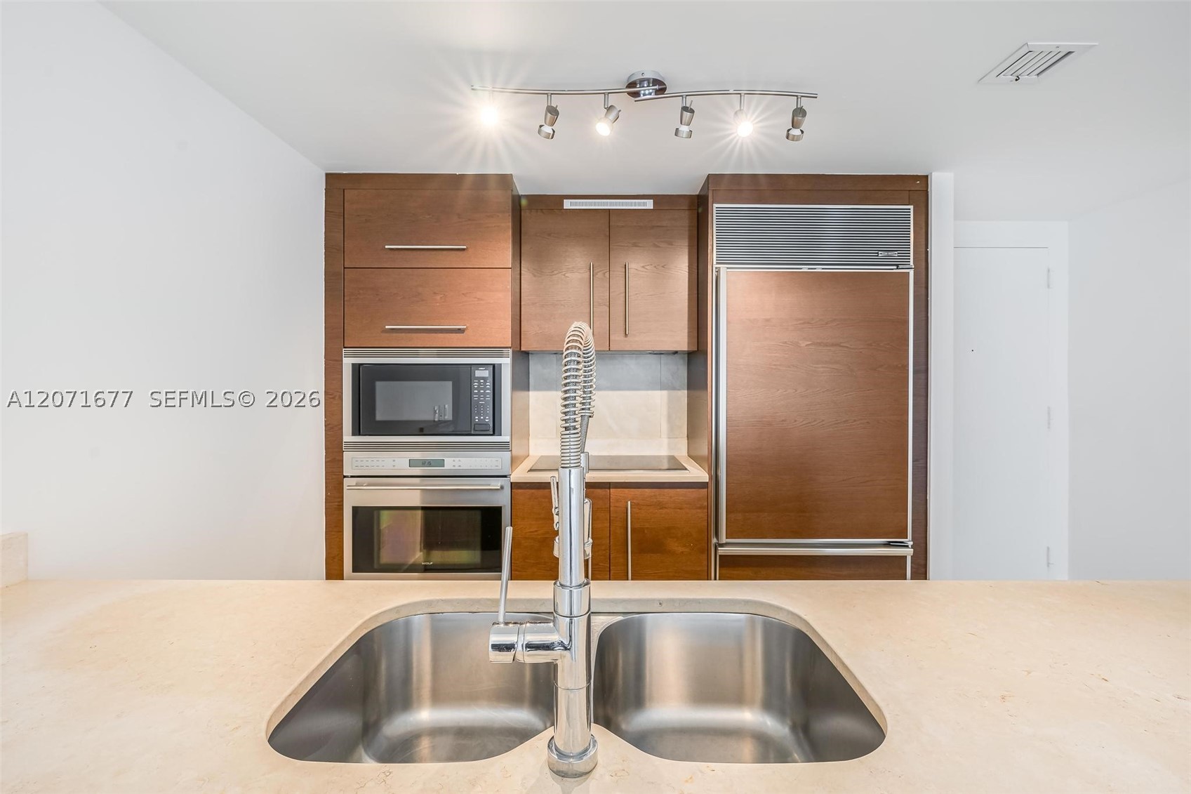 475 Brickell Ave #3811, Miami FL 33131