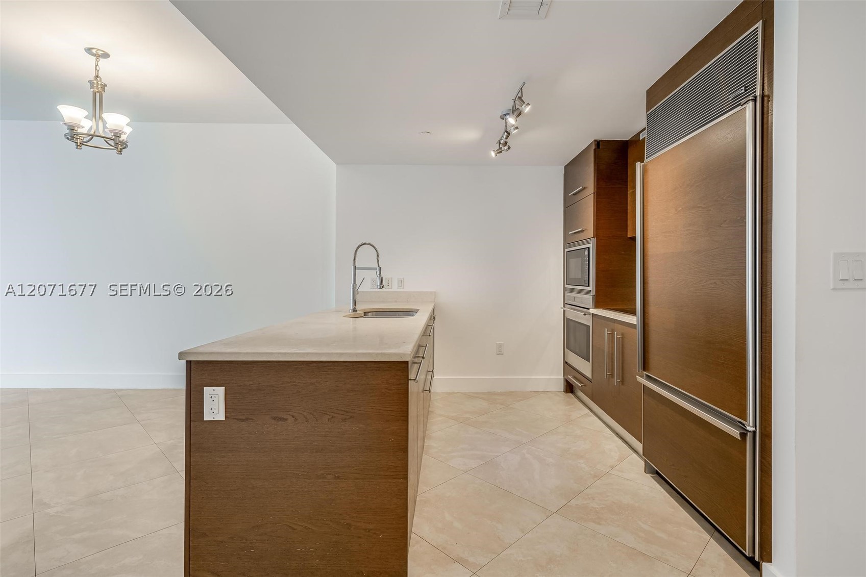 475 Brickell Ave #3811, Miami FL 33131