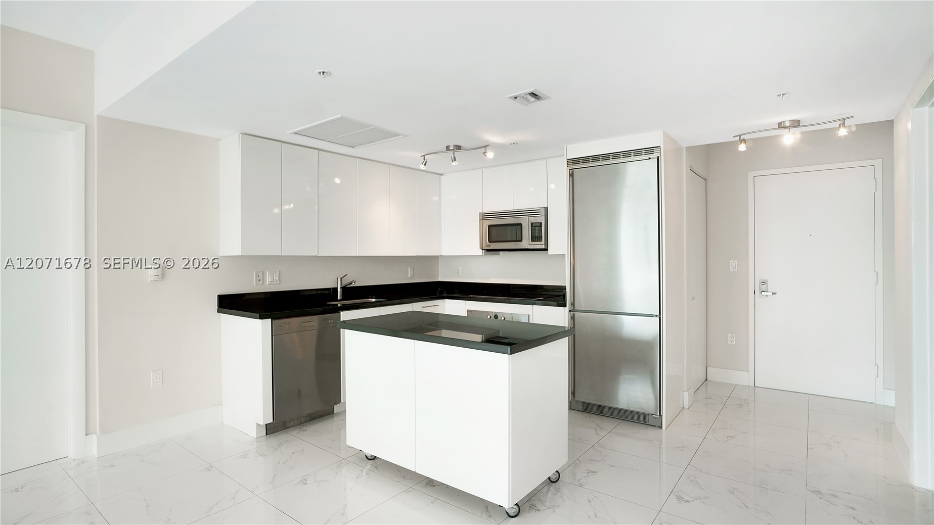 92 SW 3rd St #1803, Miami FL 33130