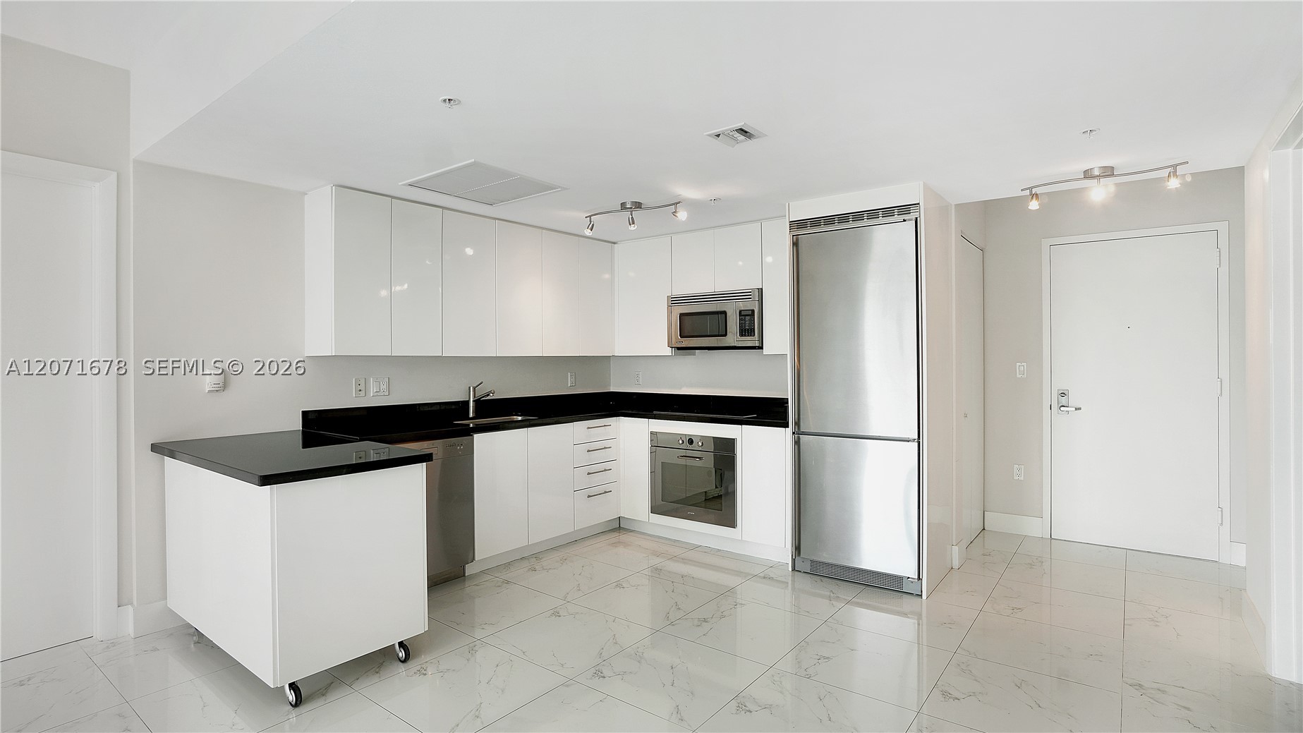 92 SW 3rd St #1803, Miami FL 33130