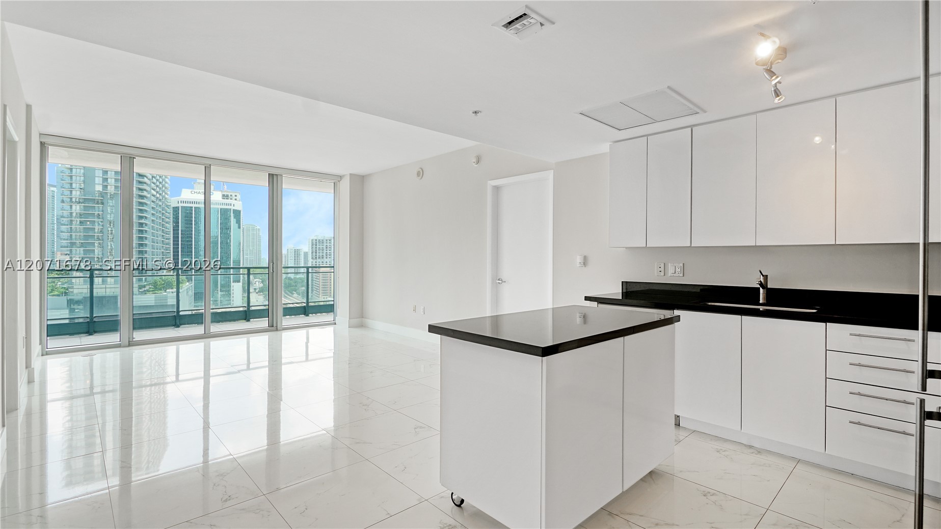 92 SW 3rd St #1803, Miami FL 33130