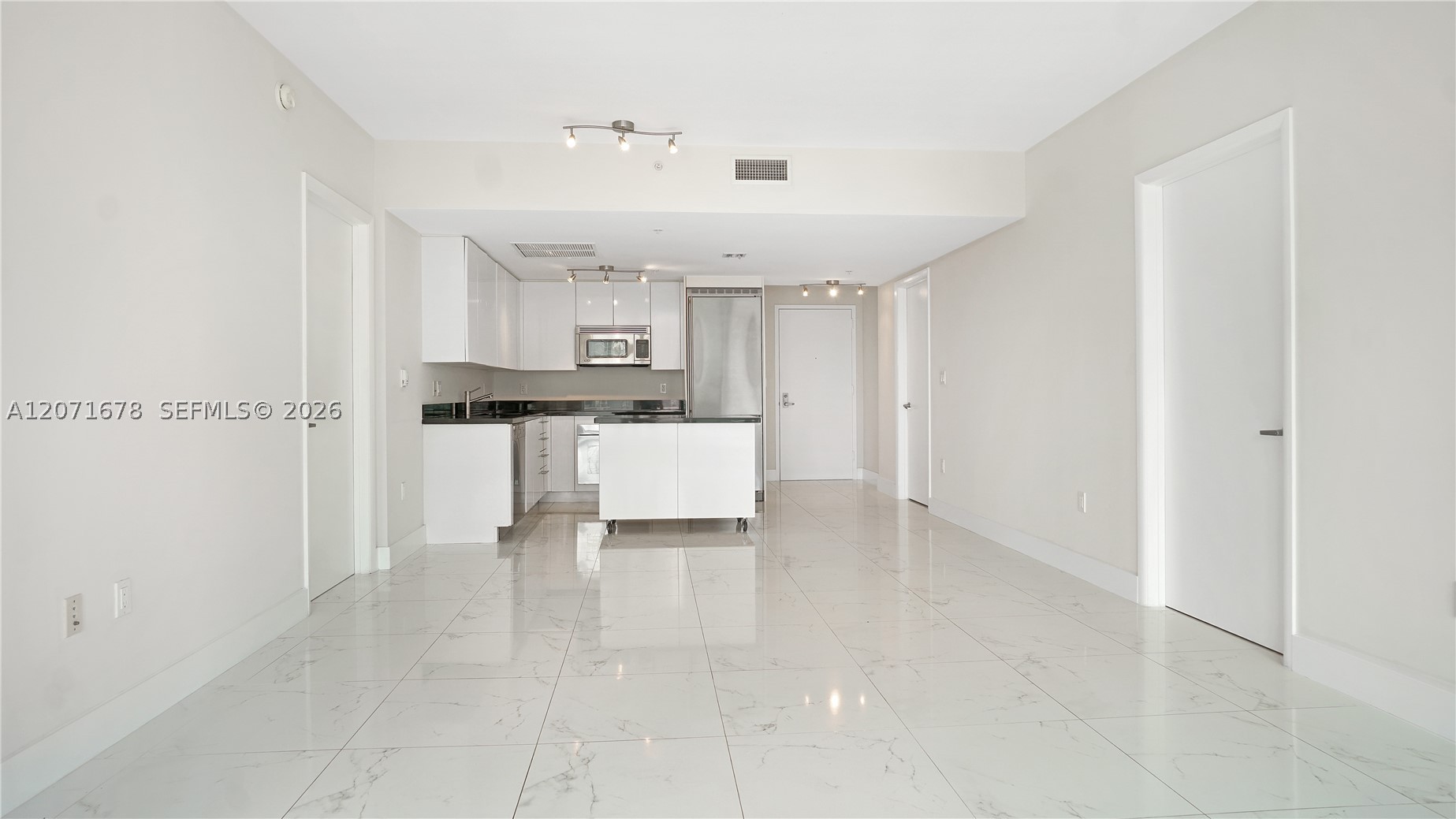 92 SW 3rd St #1803, Miami FL 33130