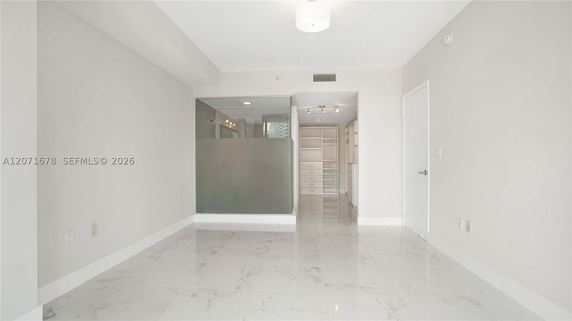 92 SW 3rd St #1803, Miami FL 33130