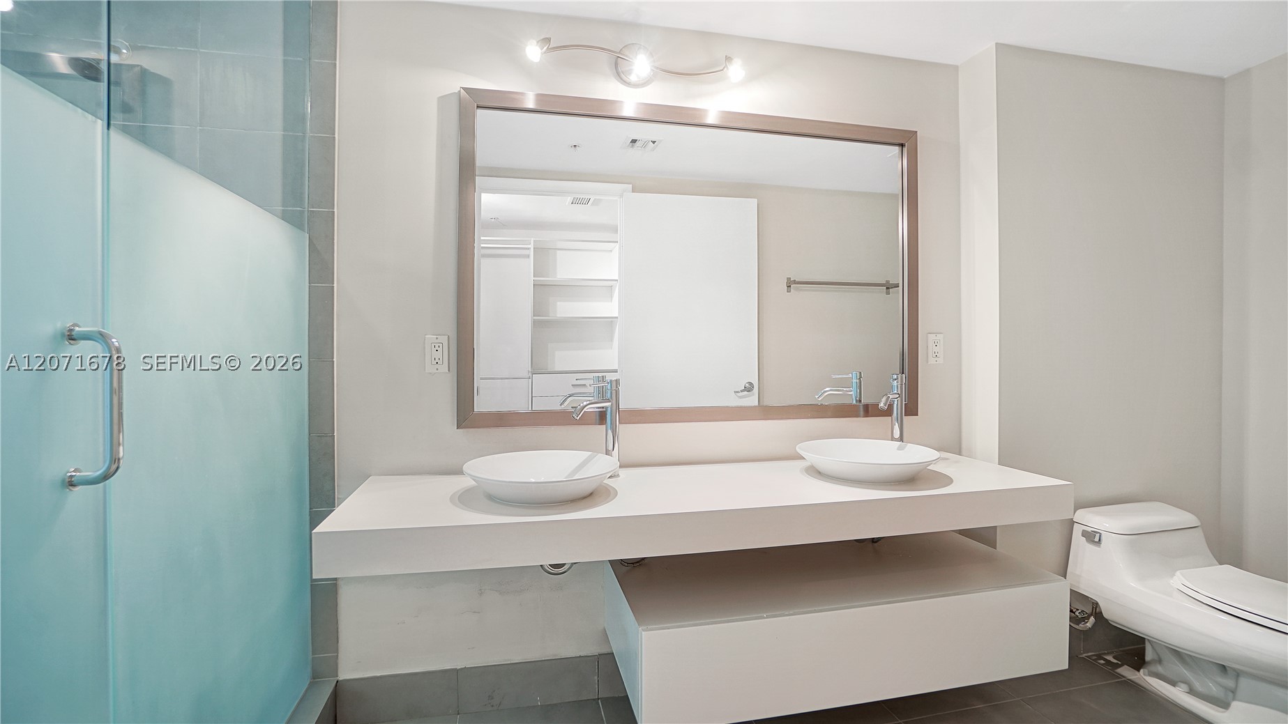 92 SW 3rd St #1803, Miami FL 33130