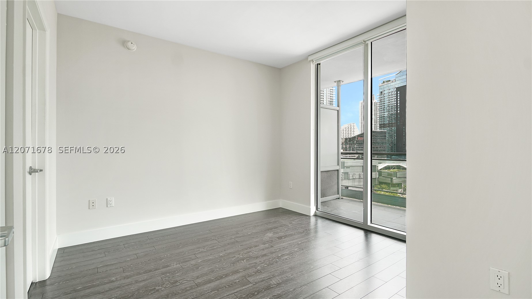 92 SW 3rd St #1803, Miami FL 33130