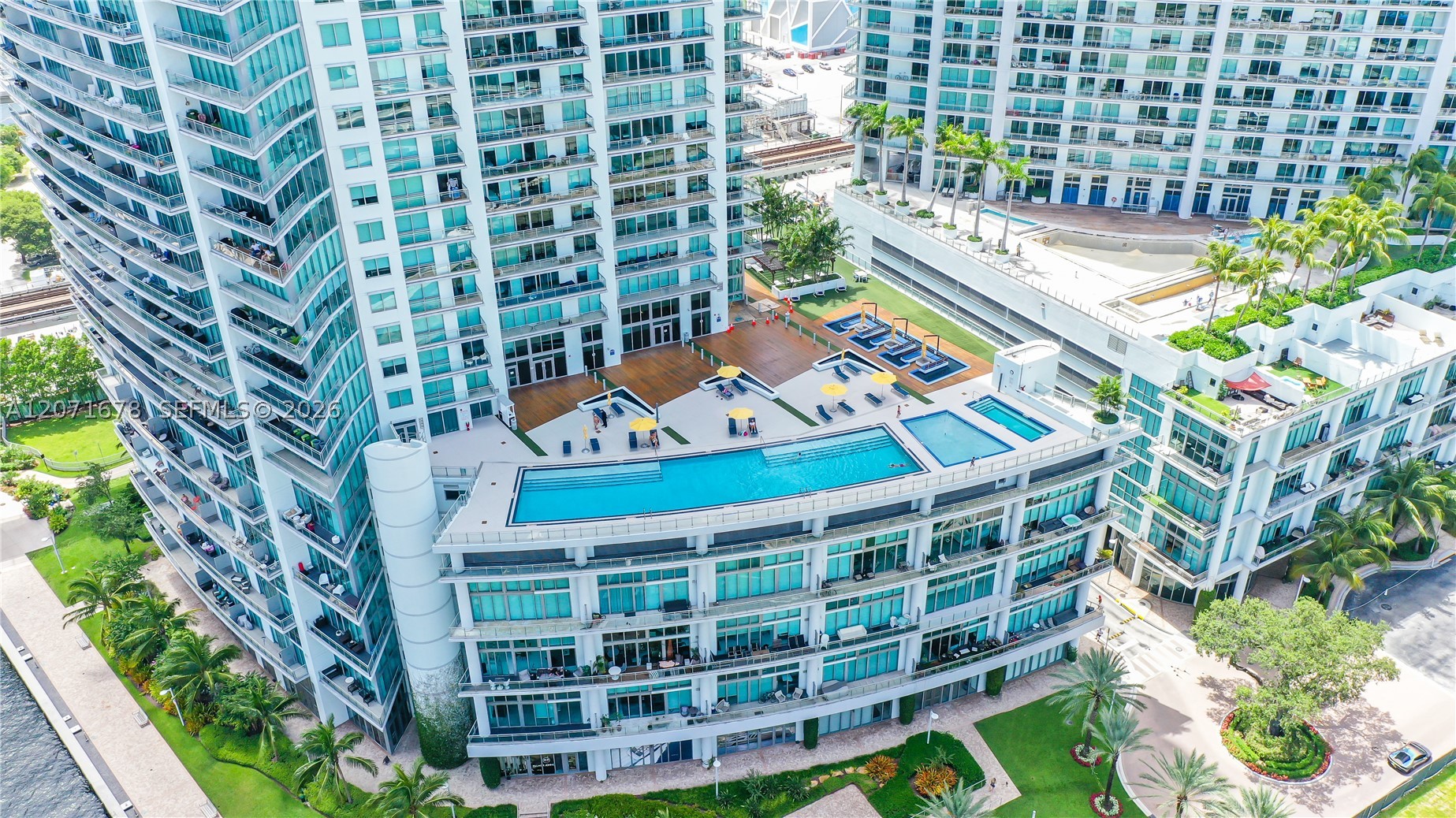 92 SW 3rd St #1803, Miami FL 33130