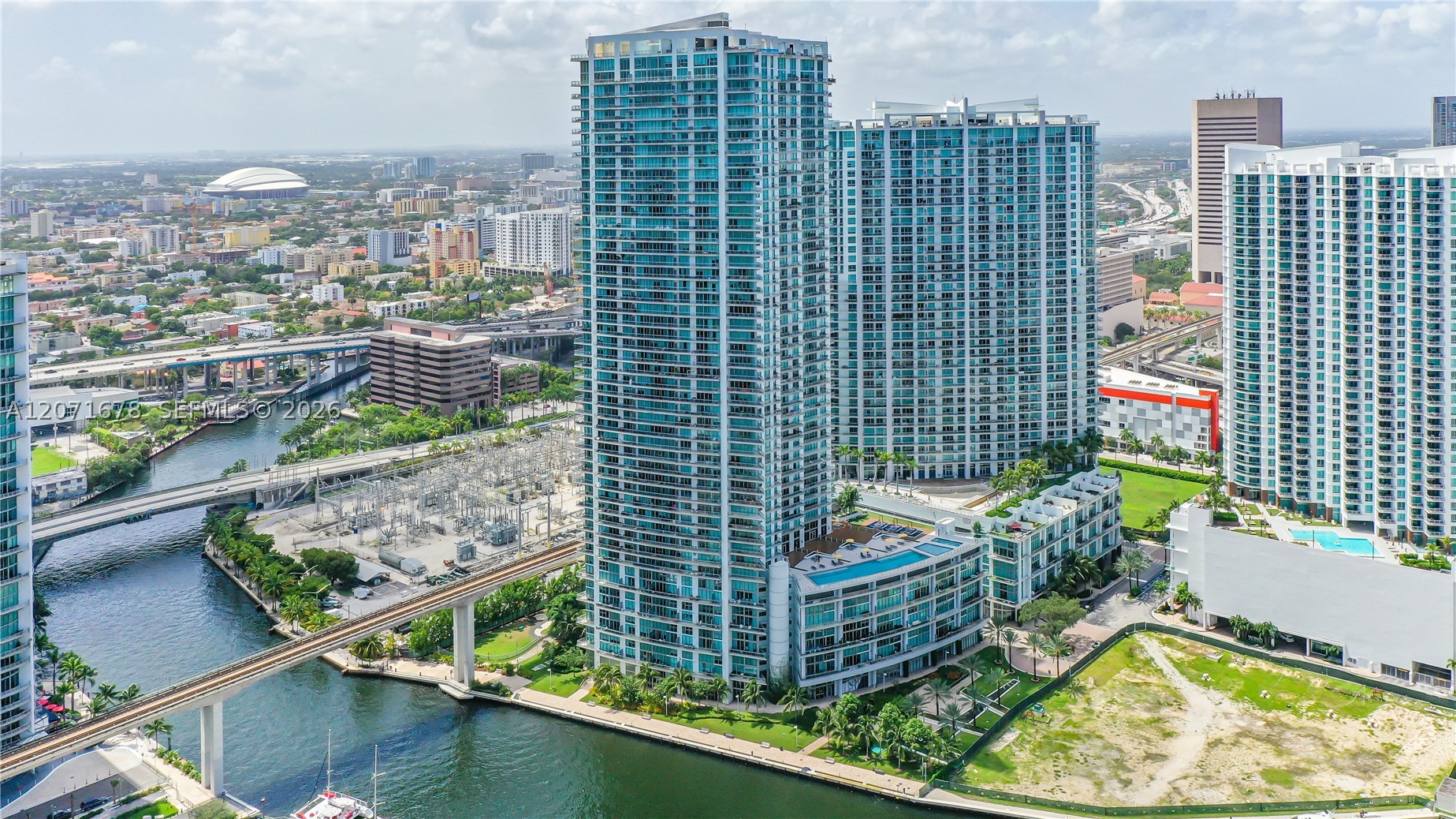 92 SW 3rd St #1803, Miami FL 33130