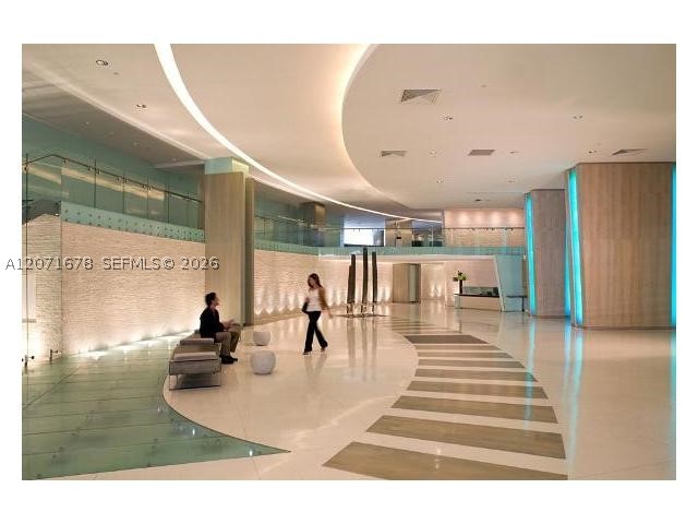 92 SW 3rd St #1803, Miami FL 33130