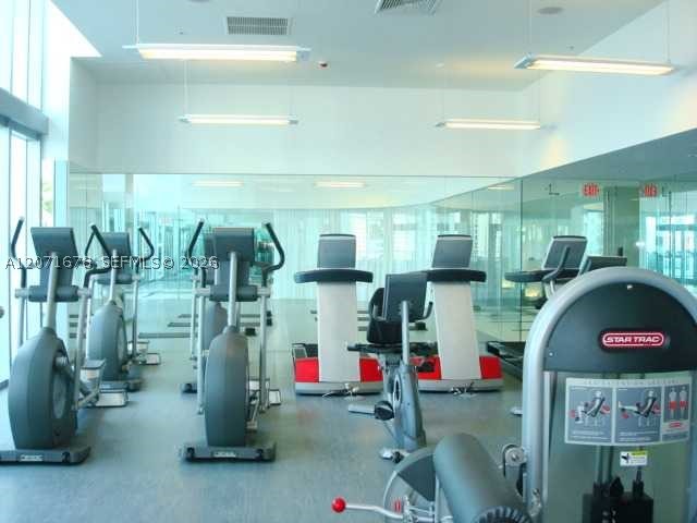 92 SW 3rd St #1803, Miami FL 33130