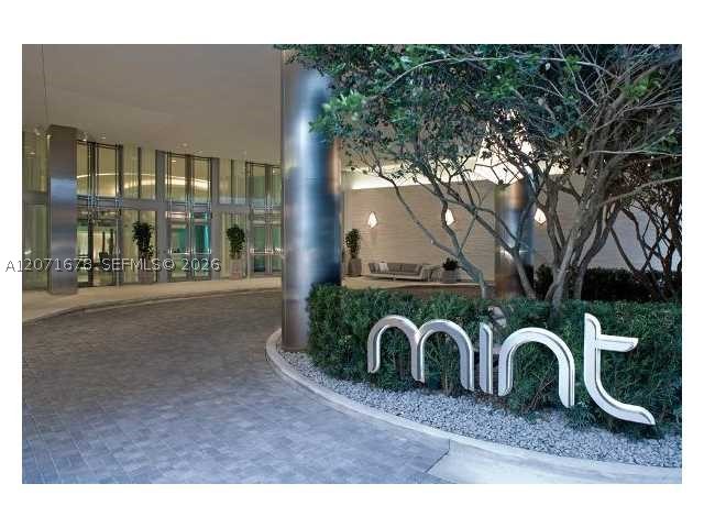 92 SW 3rd St #1803, Miami FL 33130
