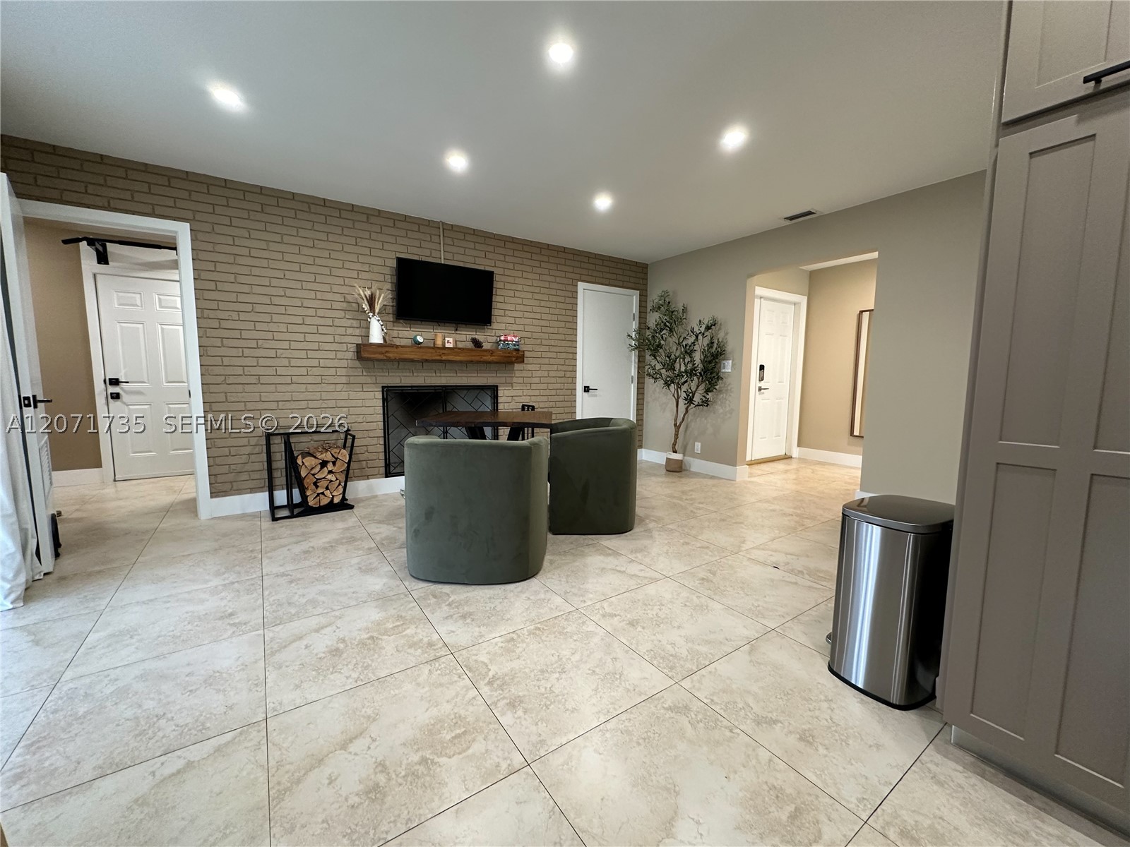 8203 NW 37th St, Coral Springs FL 33065