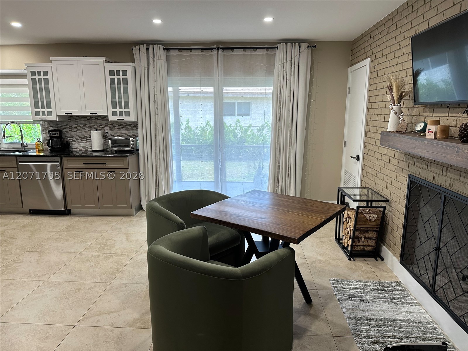 8203 NW 37th St, Coral Springs FL 33065