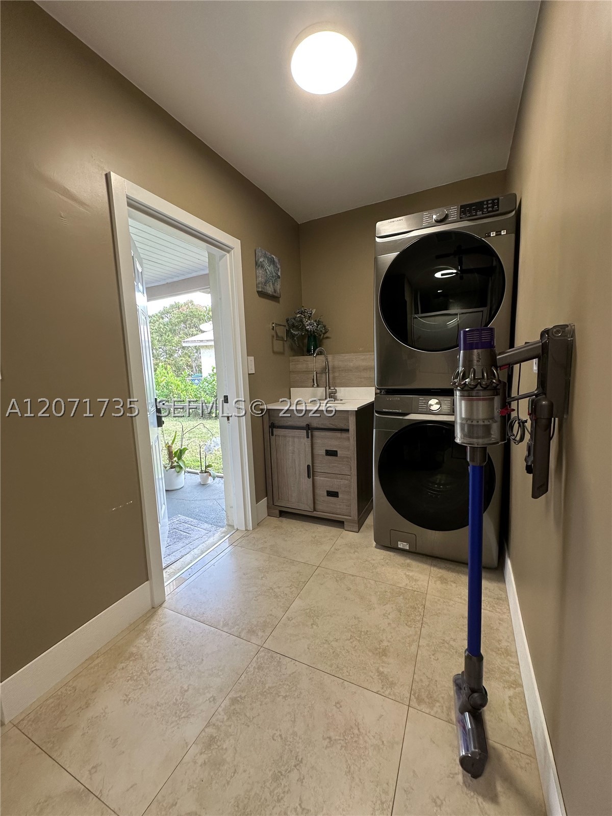 8203 NW 37th St, Coral Springs FL 33065