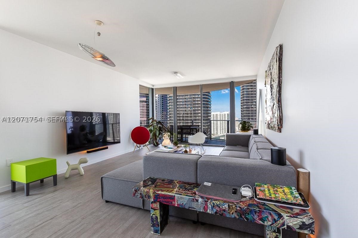 1000 Brickell Plz #3512, Miami FL 33131