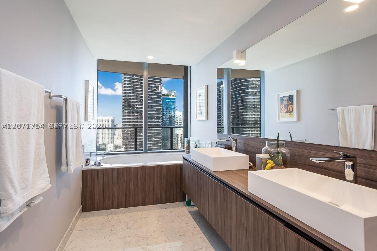 1000 Brickell Plz #3512, Miami FL 33131