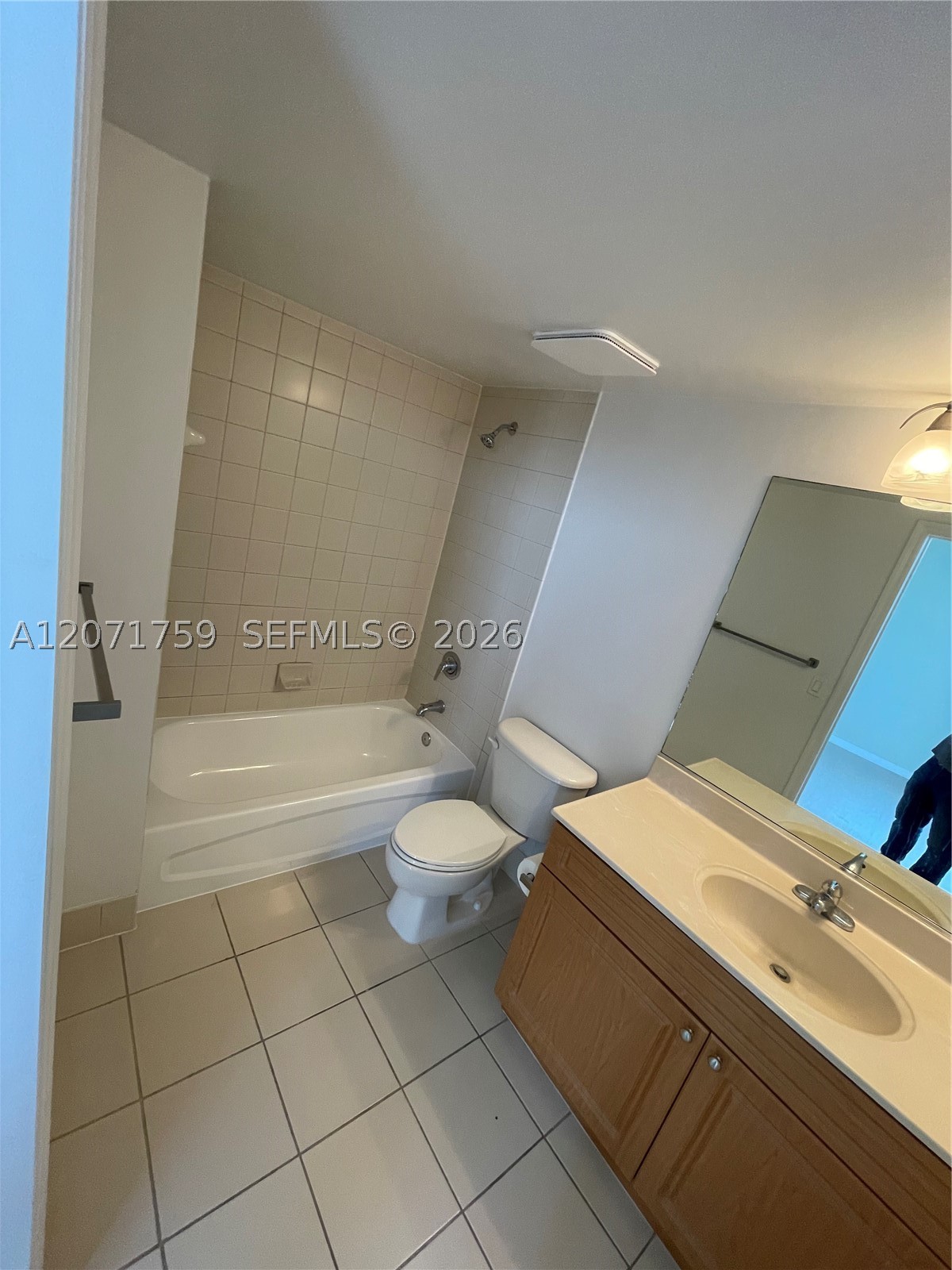 900 SW 8th St #1503, Miami FL 33130