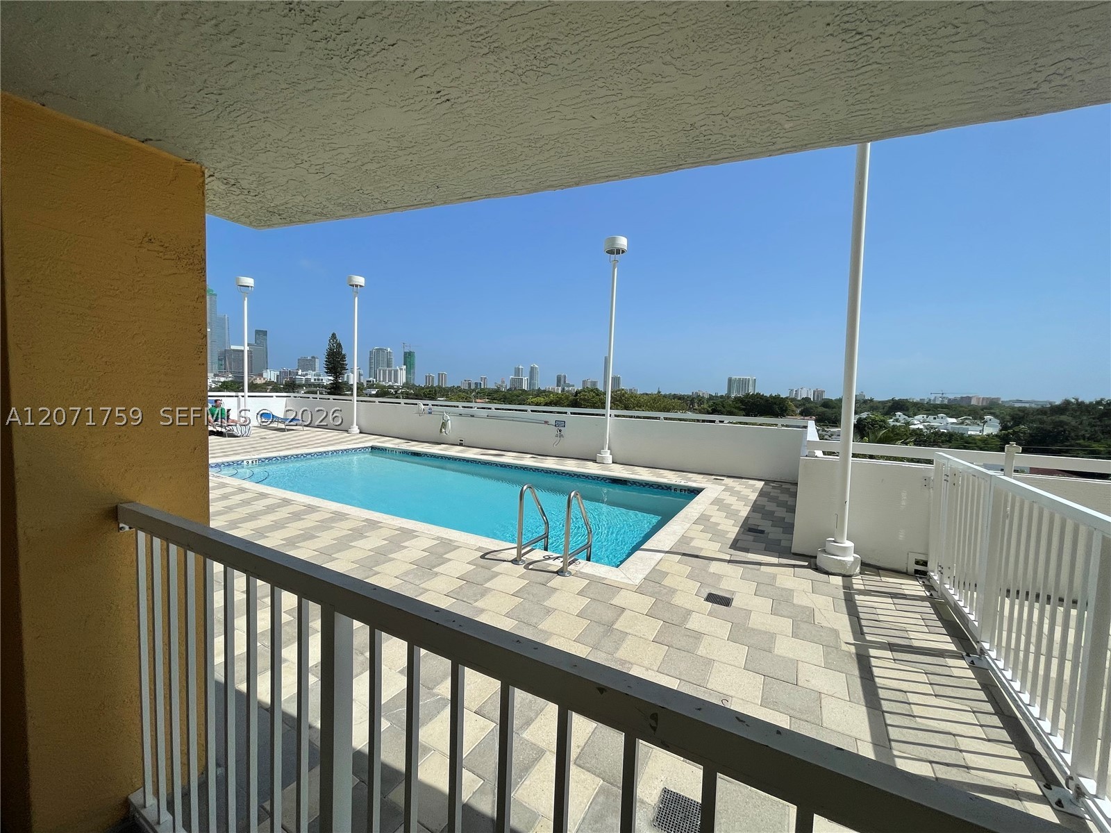 900 SW 8th St #1503, Miami FL 33130