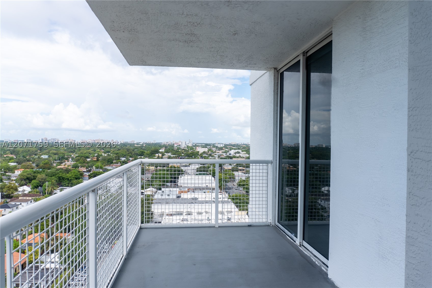 900 SW 8th St #1503, Miami FL 33130