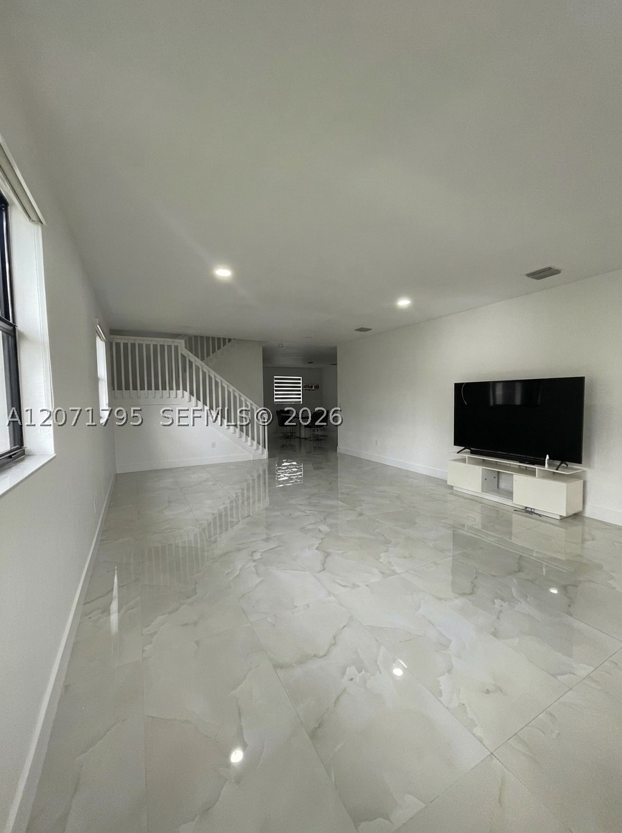 9260 W 35th Ln, Hialeah FL 33018