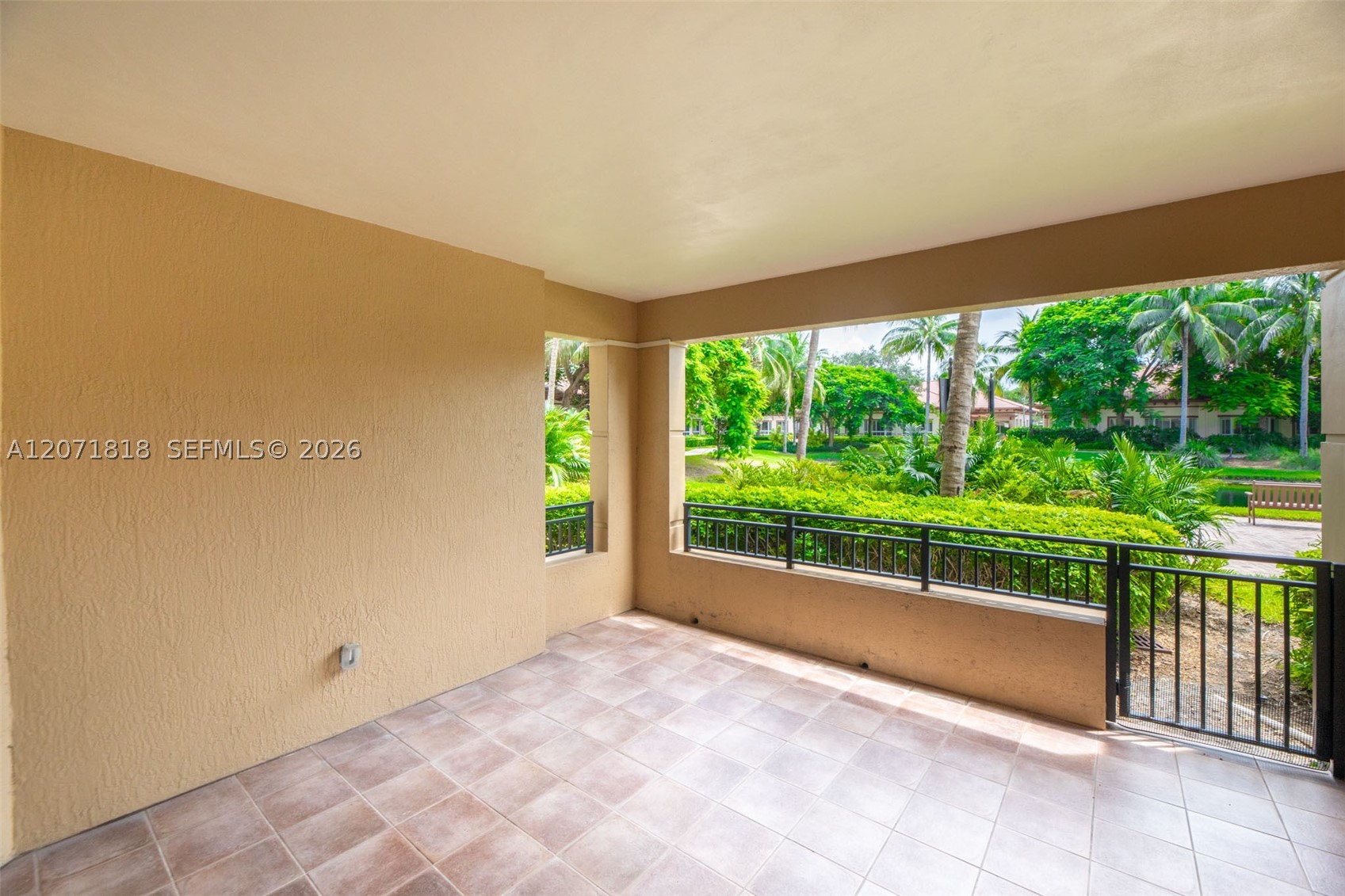 16135 Emerald Estates Dr #165, Weston FL 33331