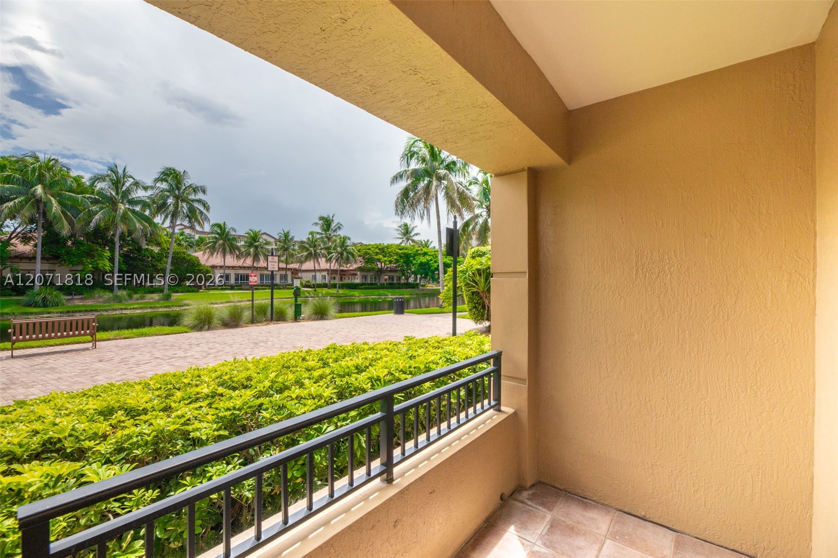 16135 Emerald Estates Dr #165, Weston FL 33331