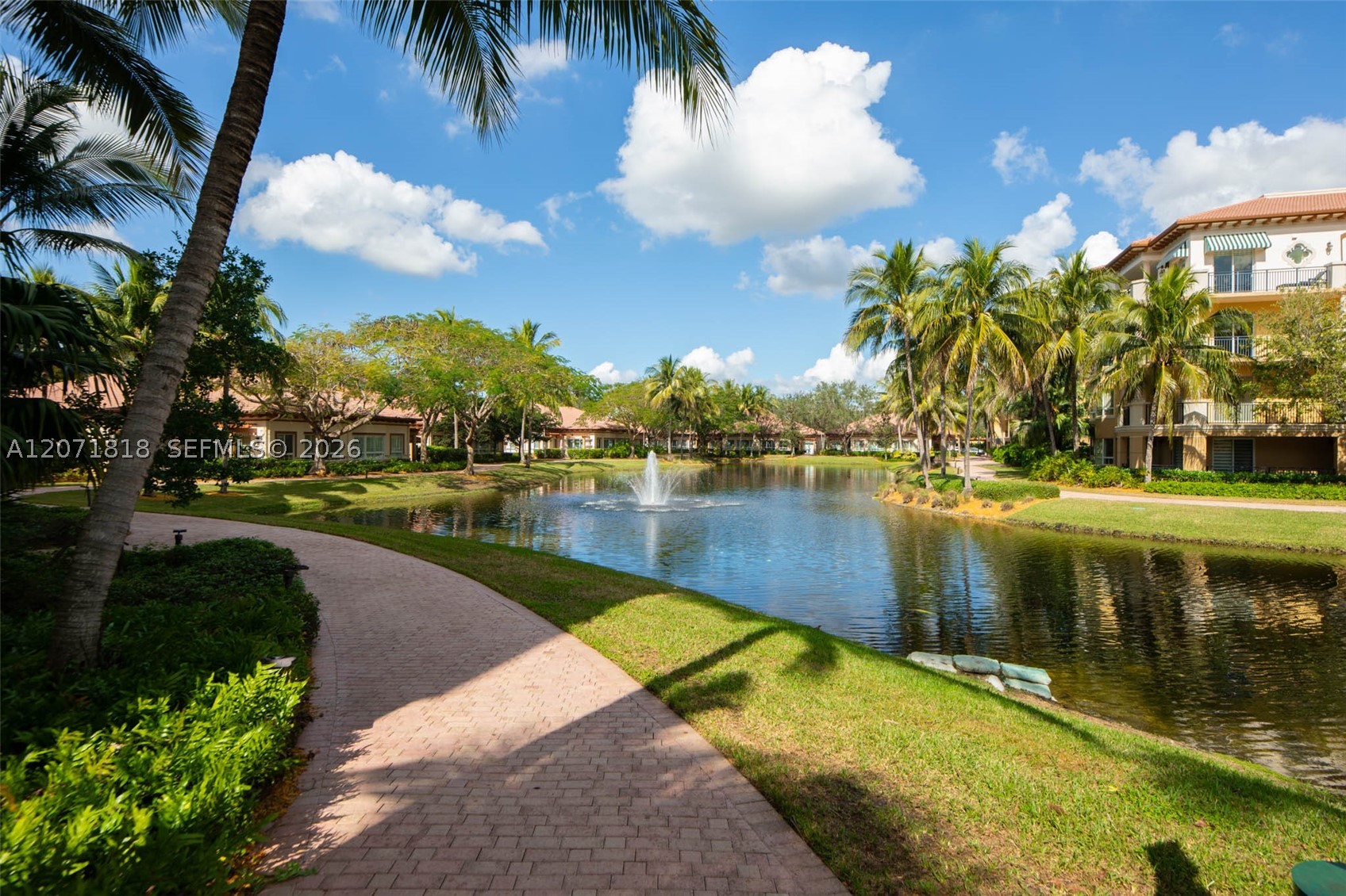 16135 Emerald Estates Dr #165, Weston FL 33331