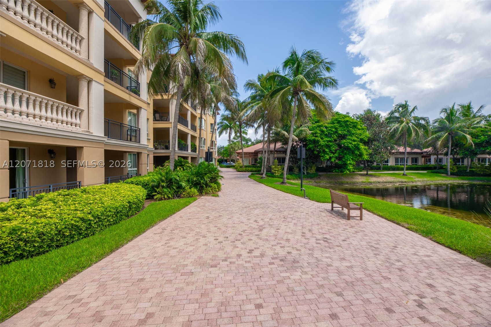 16135 Emerald Estates Dr #165, Weston FL 33331
