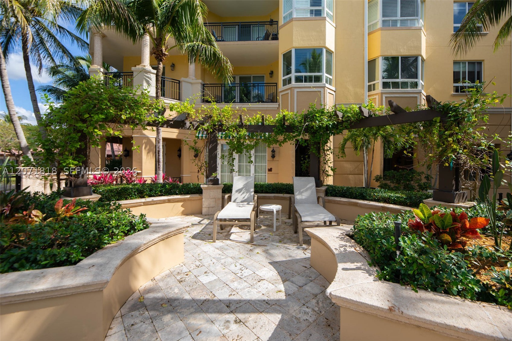 16135 Emerald Estates Dr #165, Weston FL 33331