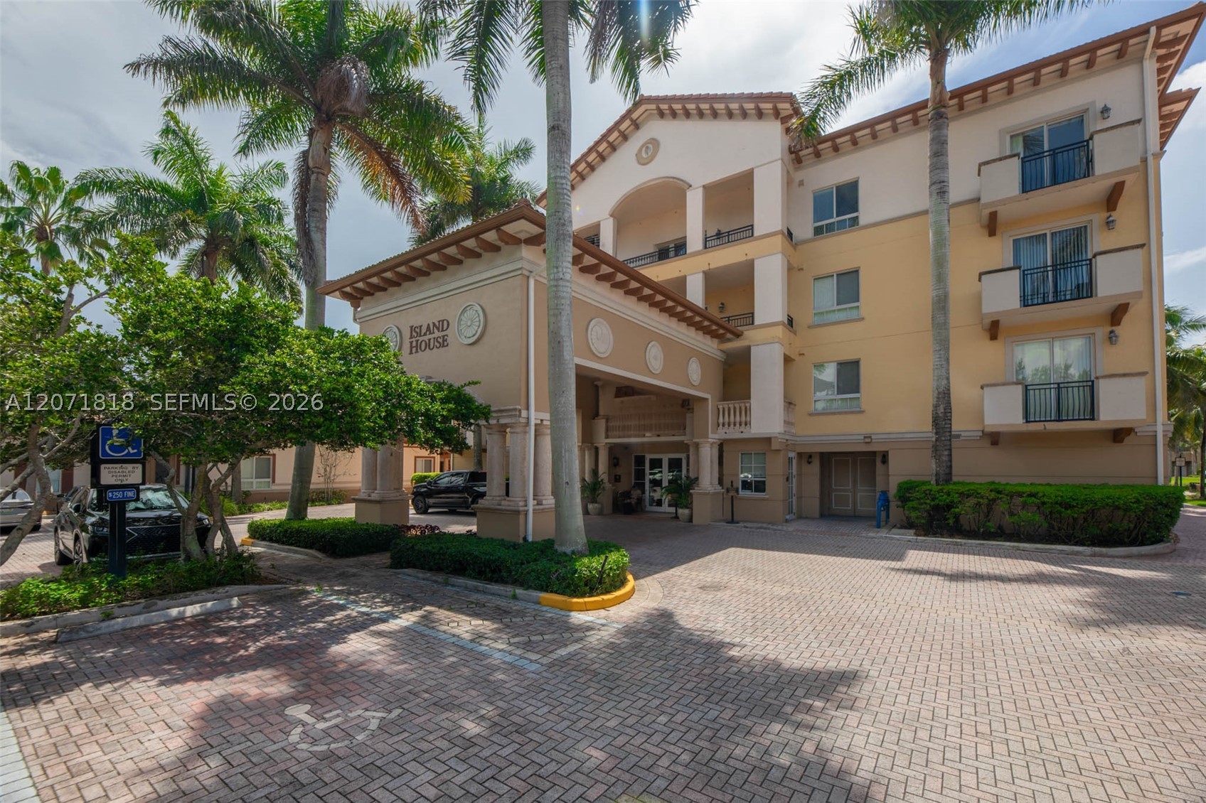 16135 Emerald Estates Dr #165, Weston FL 33331