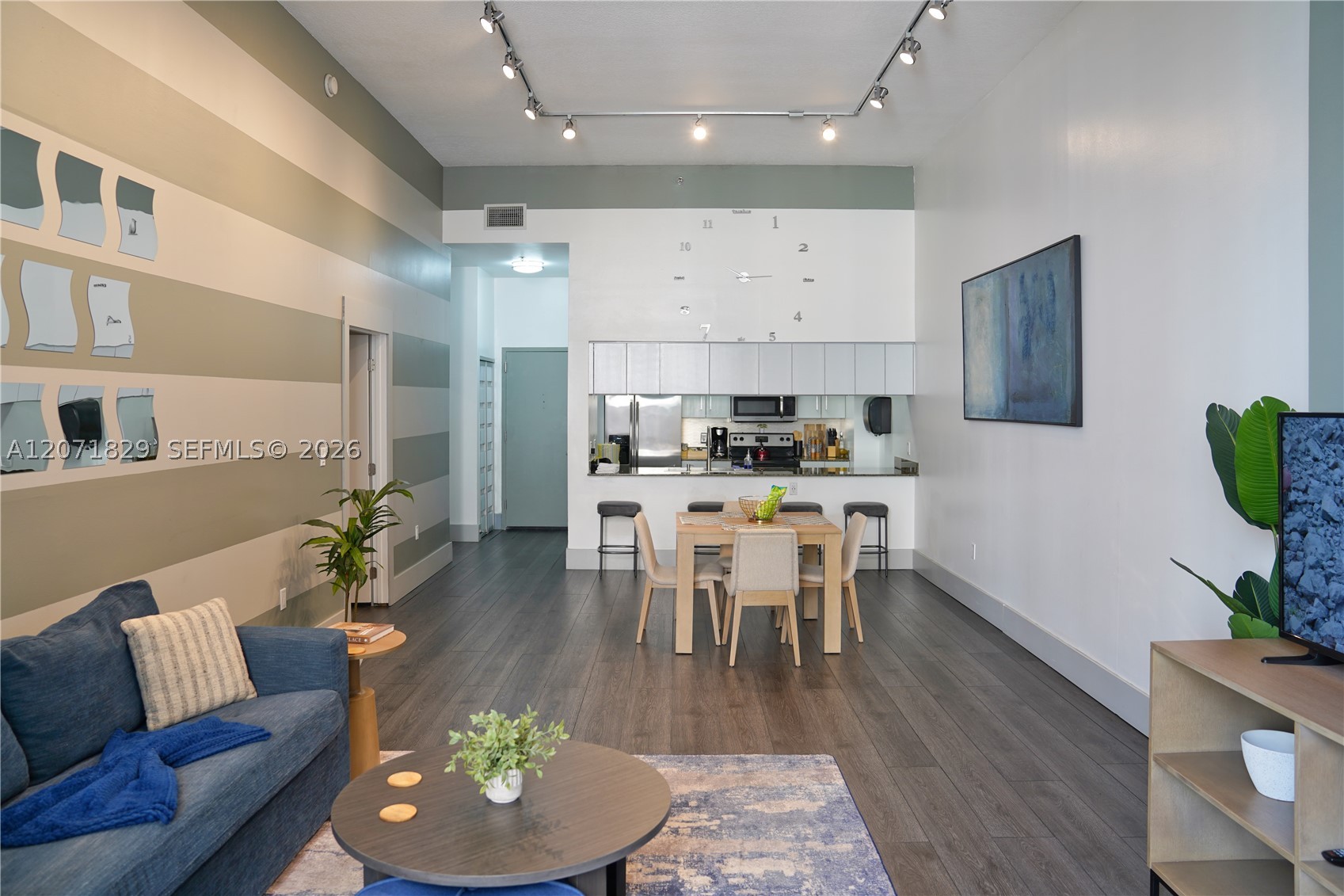 1200 Brickell Bay Dr #1406, Miami FL 33131