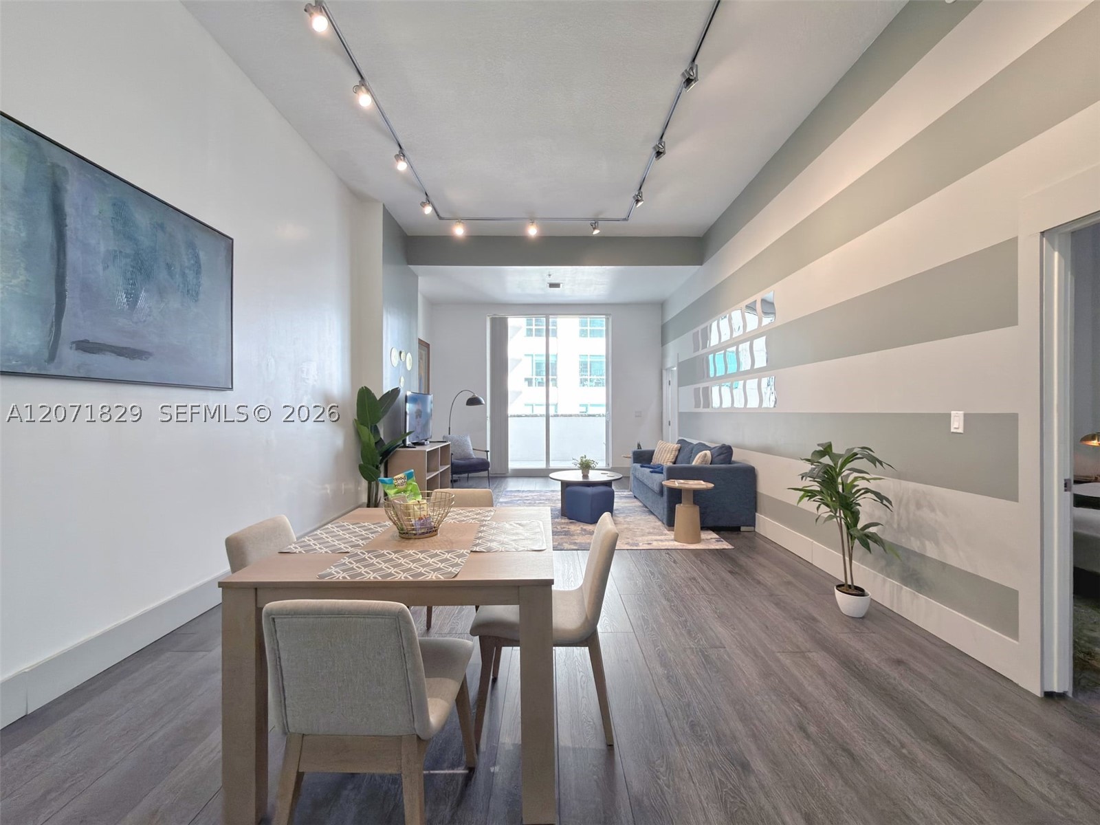 1200 Brickell Bay Dr #1406, Miami FL 33131