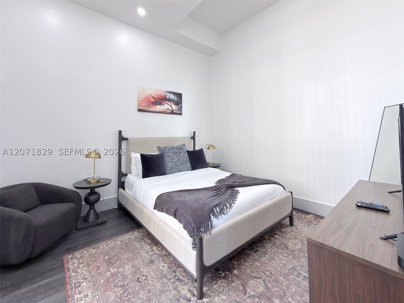 1200 Brickell Bay Dr #1406, Miami FL 33131