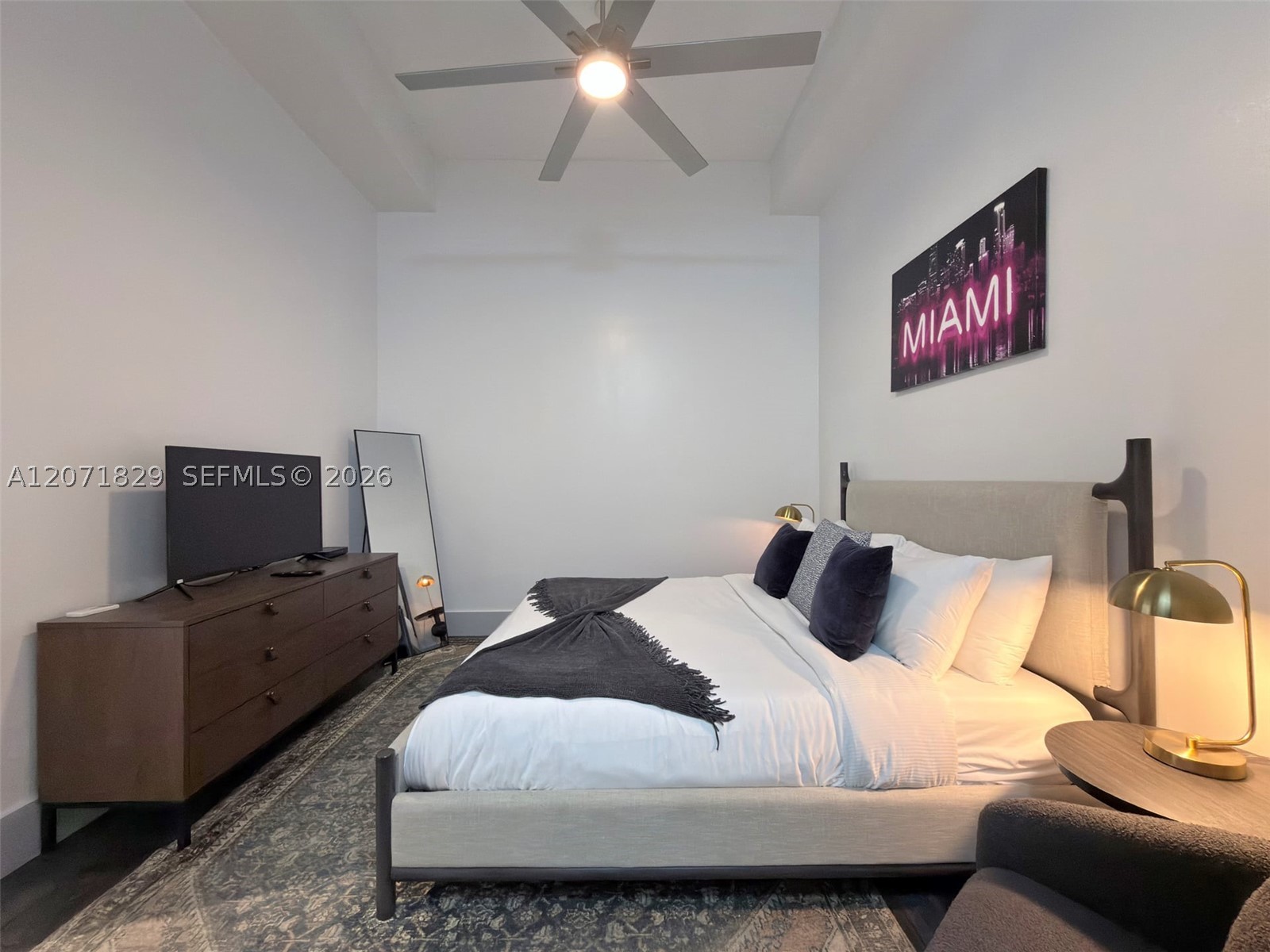1200 Brickell Bay Dr #1406, Miami FL 33131