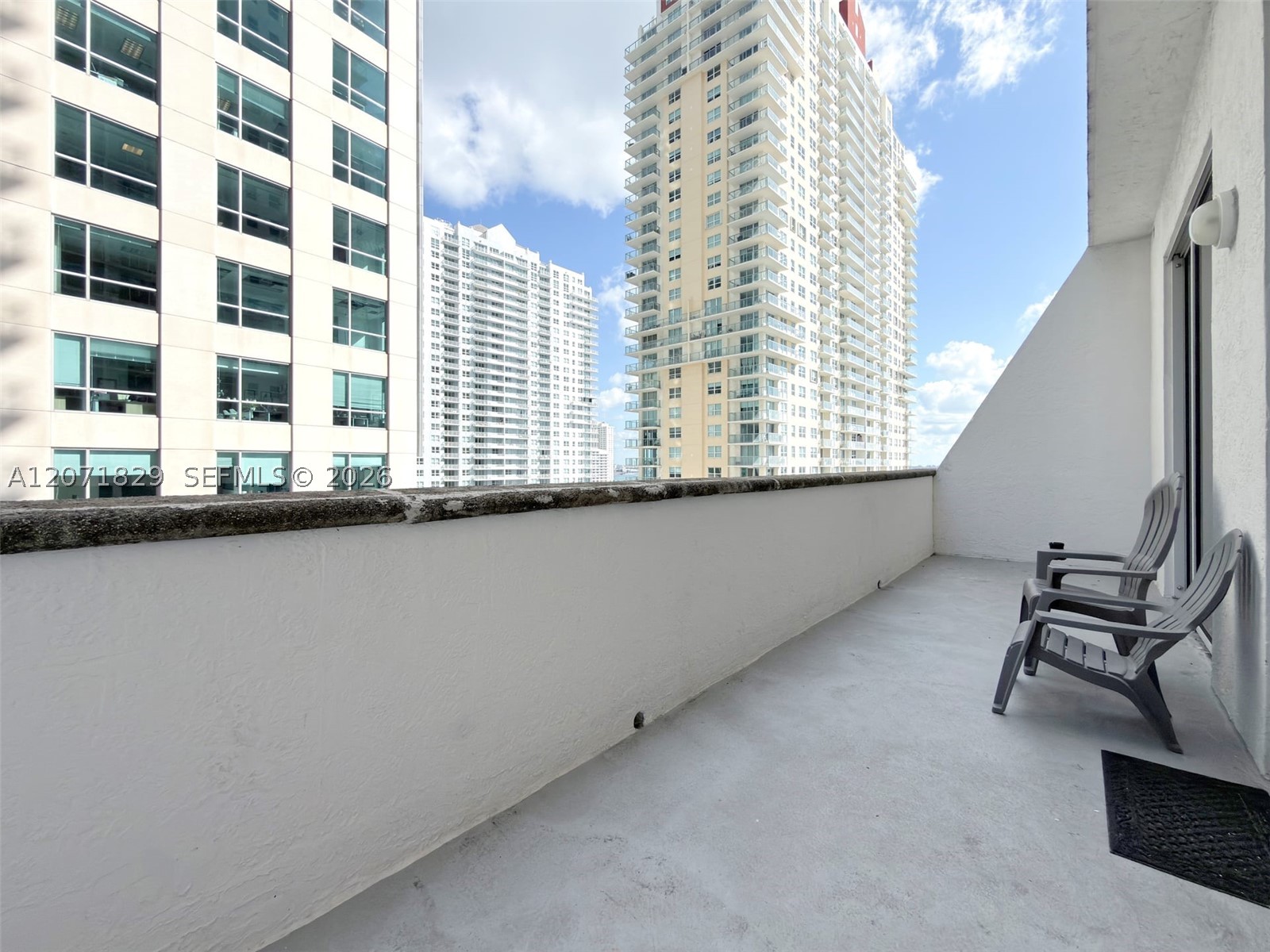 1200 Brickell Bay Dr #1406, Miami FL 33131