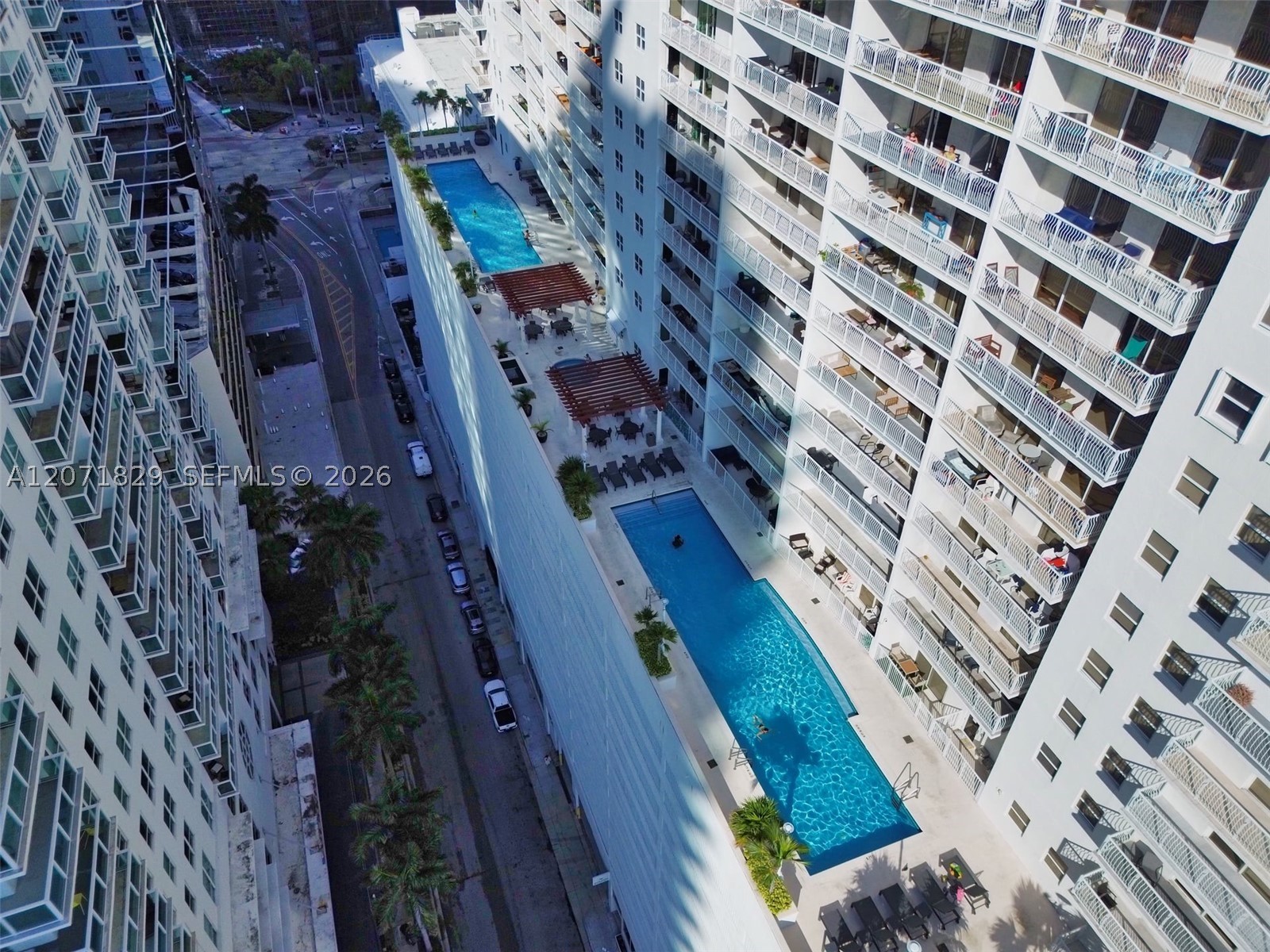 1200 Brickell Bay Dr #1406, Miami FL 33131