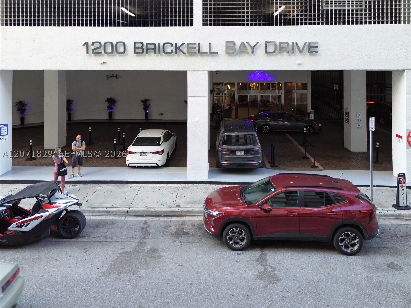1200 Brickell Bay Dr #1406, Miami FL 33131