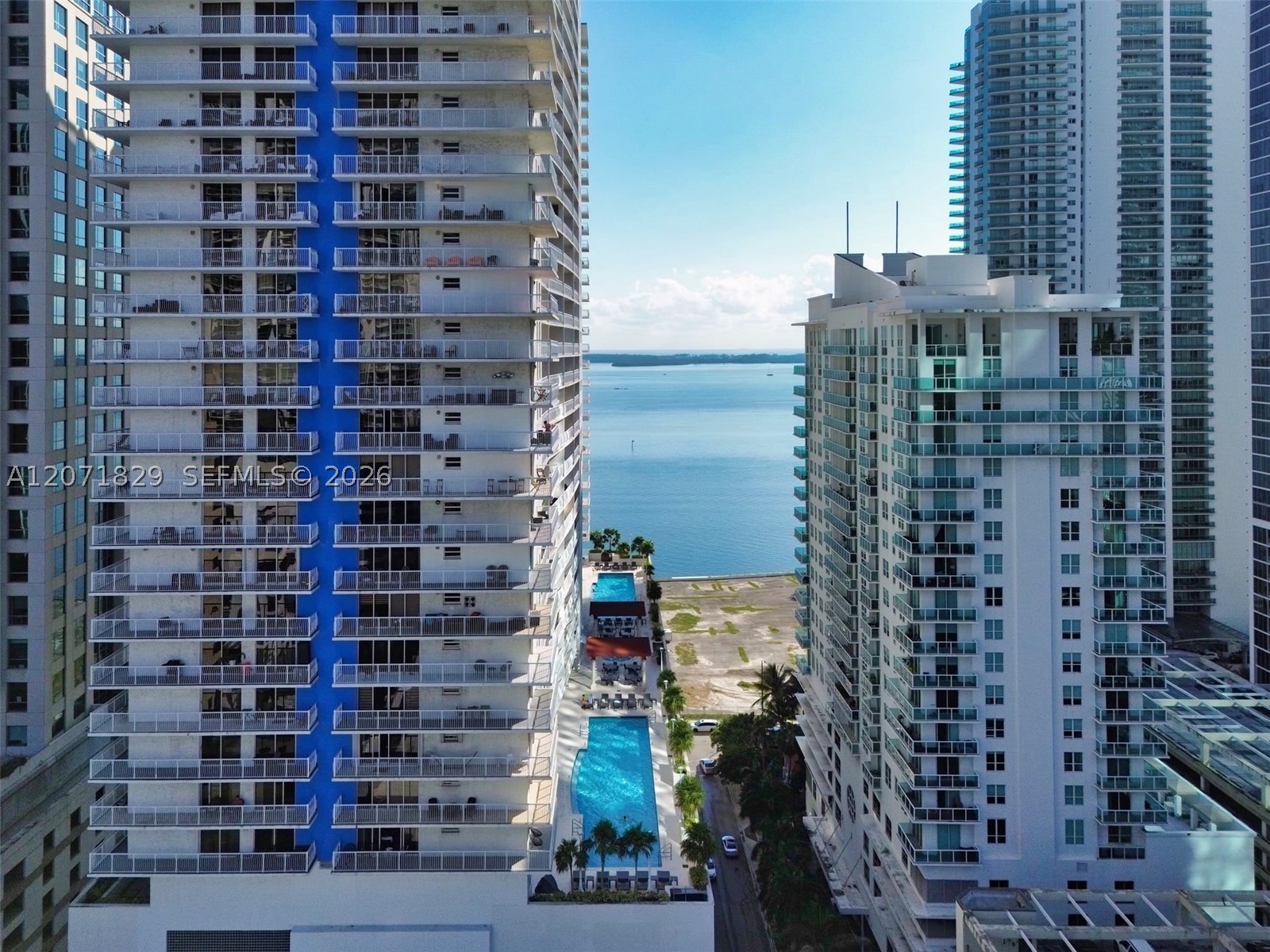 1200 Brickell Bay Dr #1406, Miami FL 33131