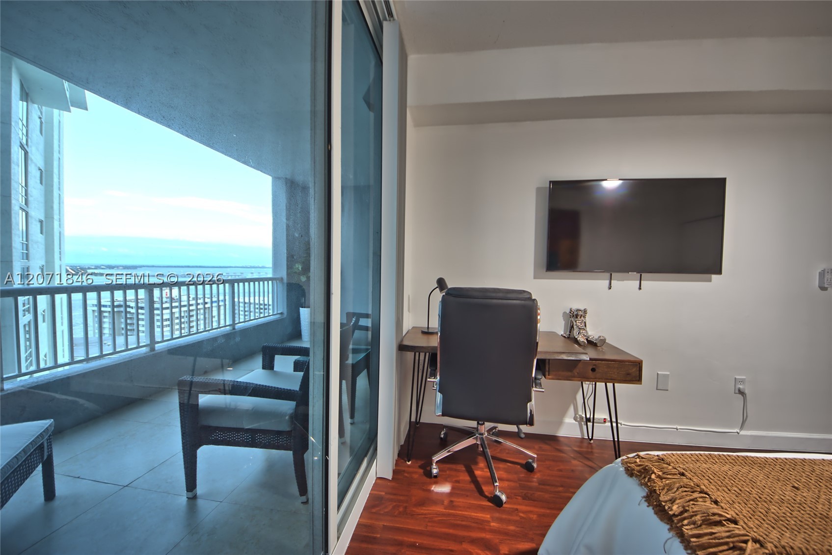 170 SE 14th St #2303, Miami FL 33131