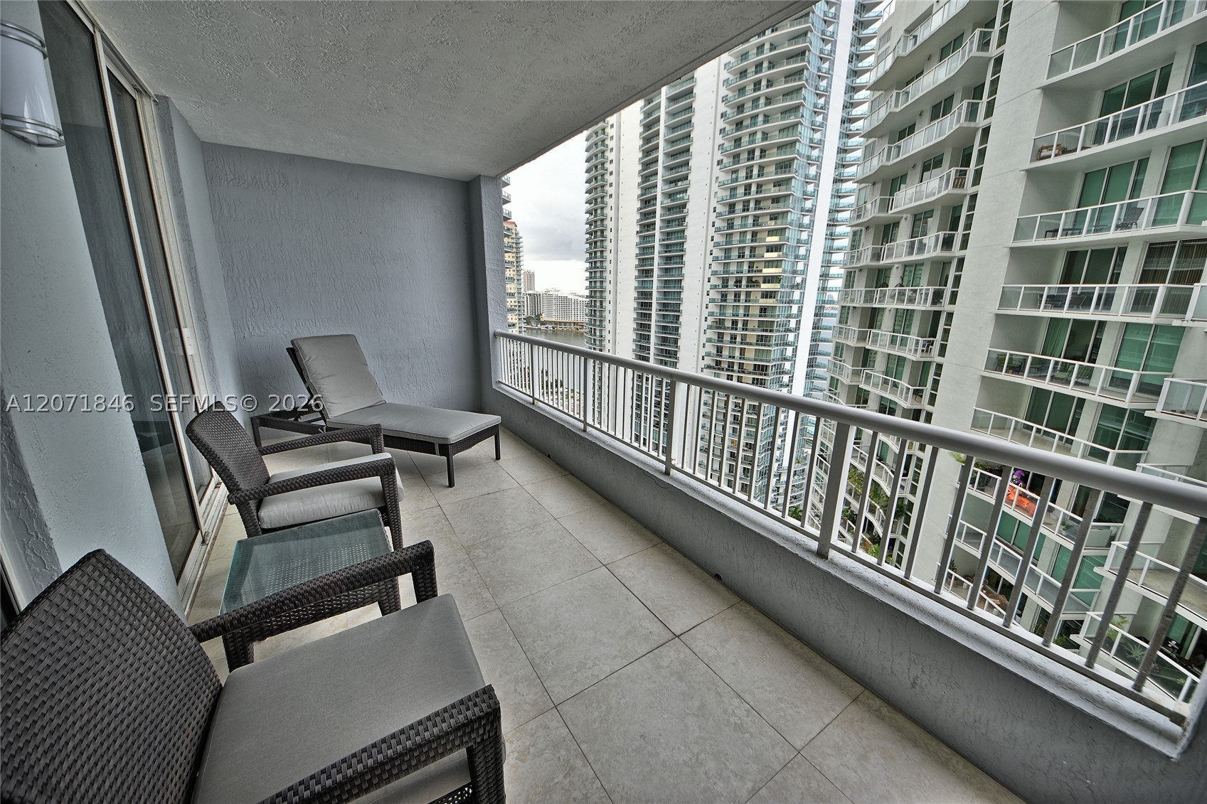 170 SE 14th St #2303, Miami FL 33131