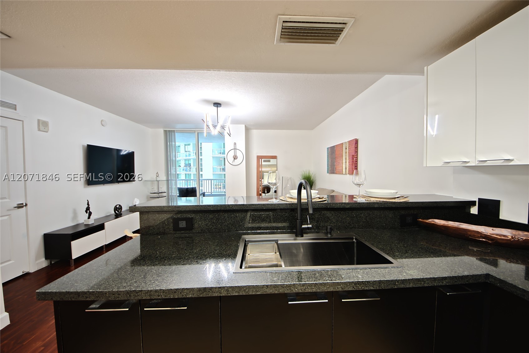 170 SE 14th St #2303, Miami FL 33131