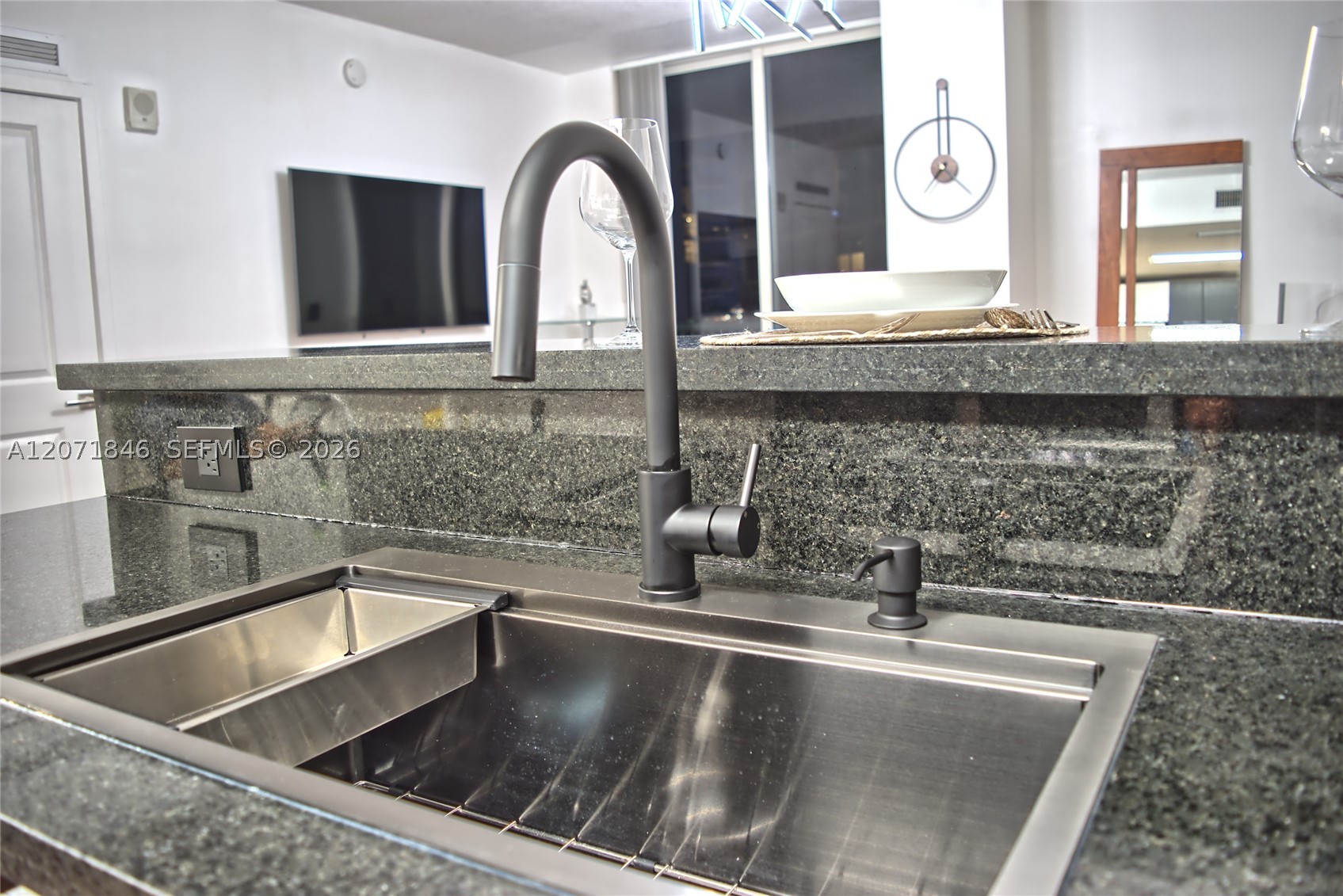 170 SE 14th St #2303, Miami FL 33131