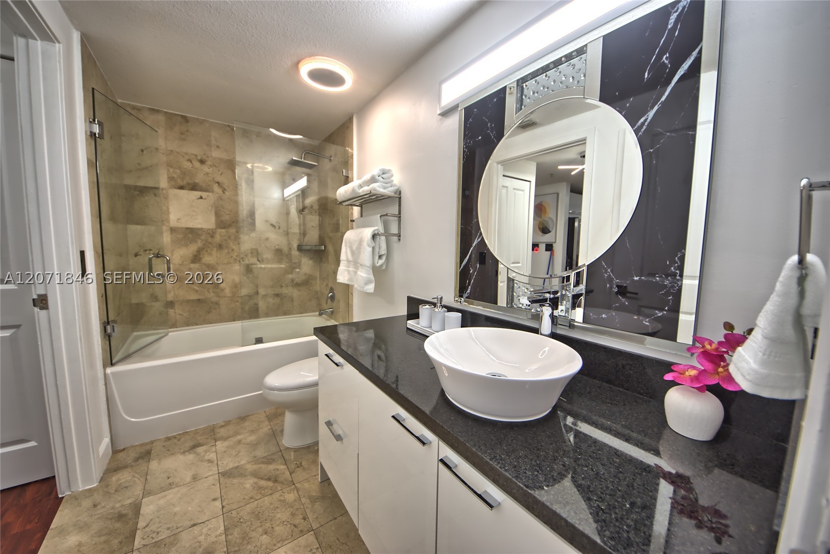 170 SE 14th St #2303, Miami FL 33131