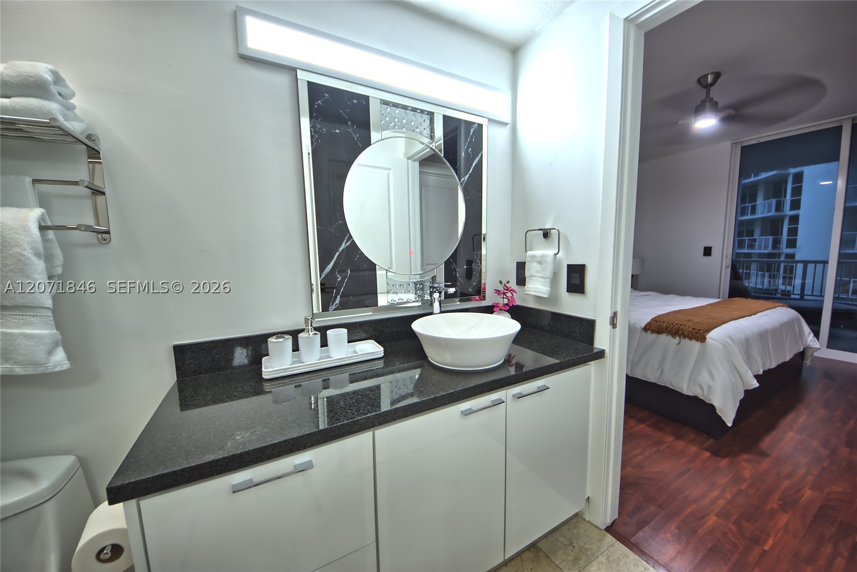 170 SE 14th St #2303, Miami FL 33131