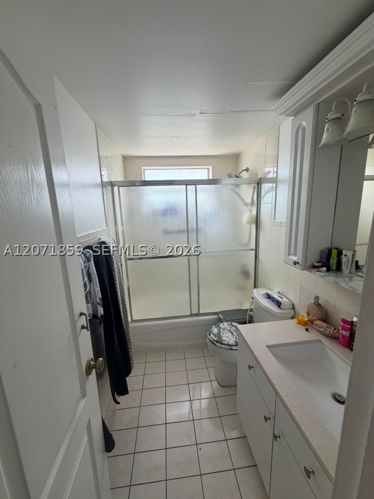 3640 NW 9 #407, Miami FL 33125