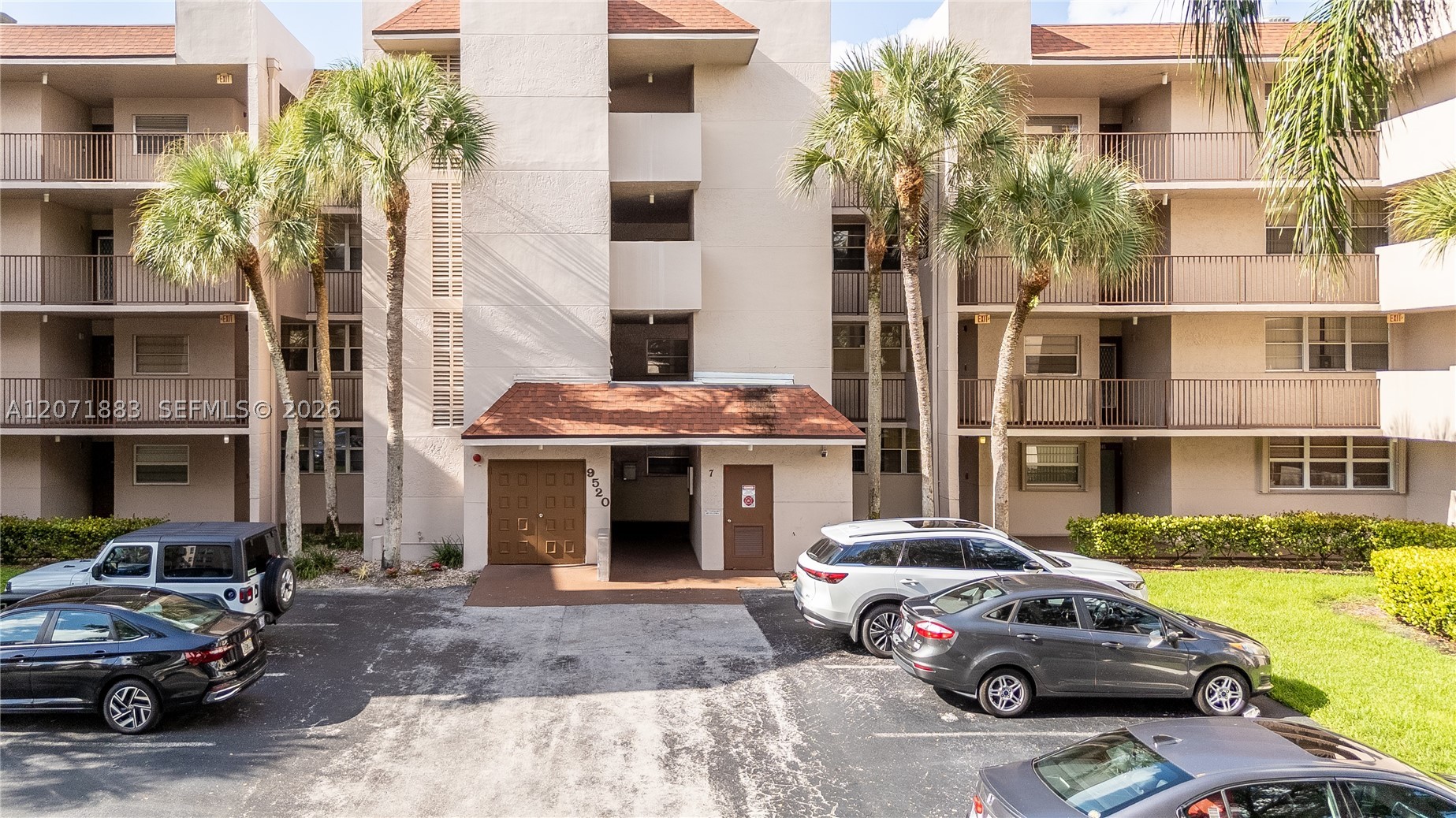 9520 Seagrape Dr #205, Davie FL 33324