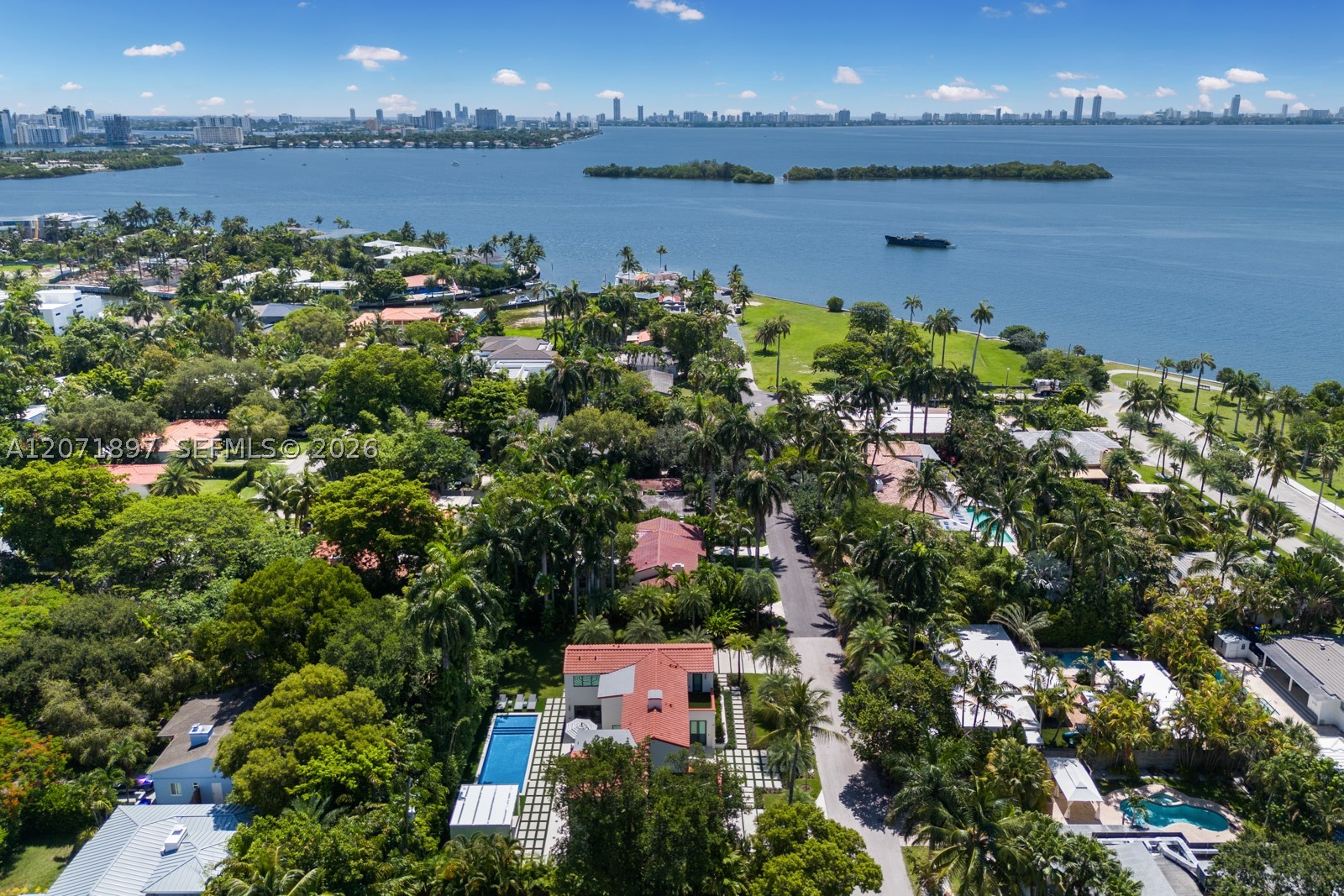 921 NE 72nd St, Miami FL 33138