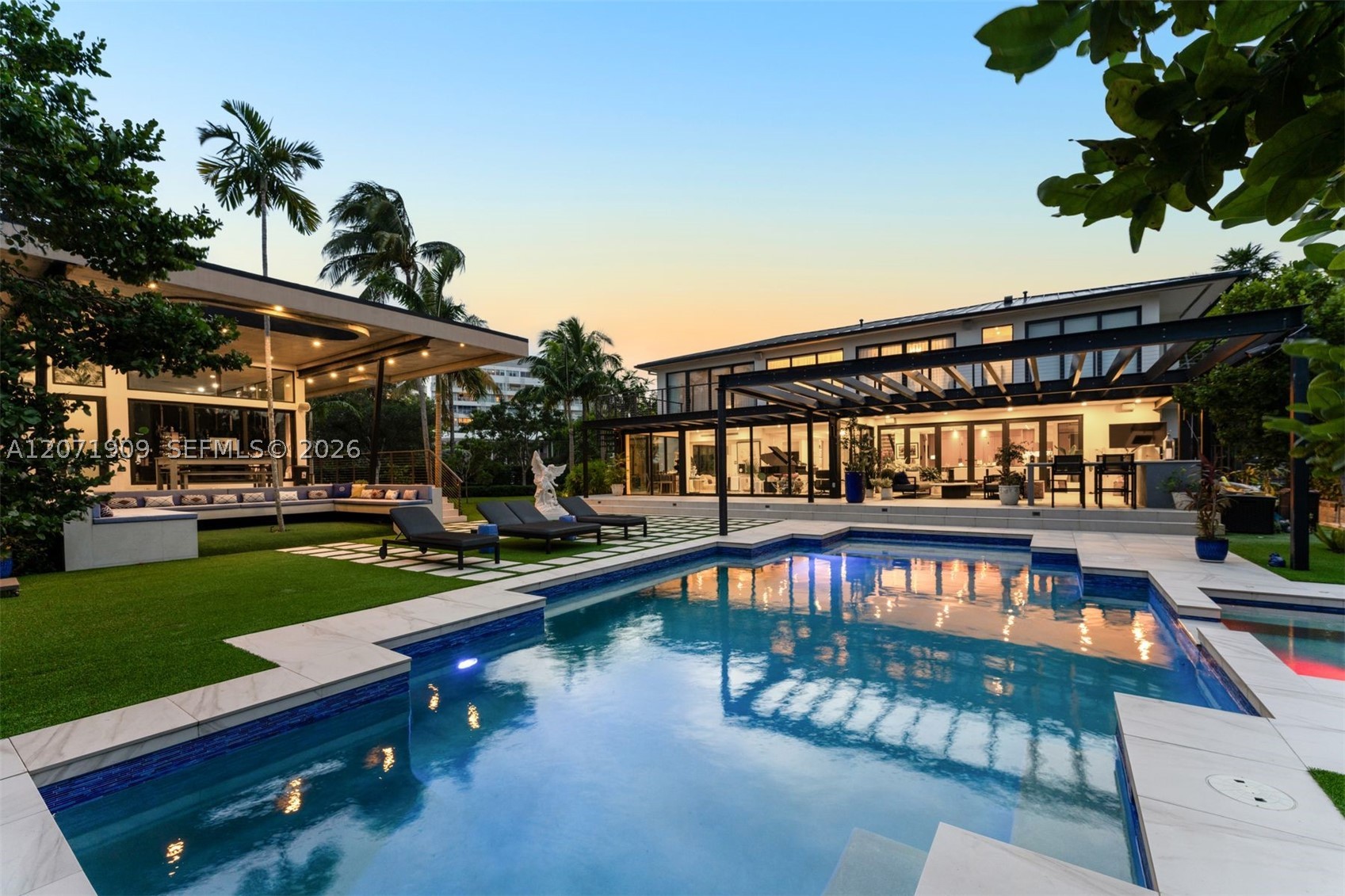 795 Lakeview Dr, Miami Beach FL 33140
