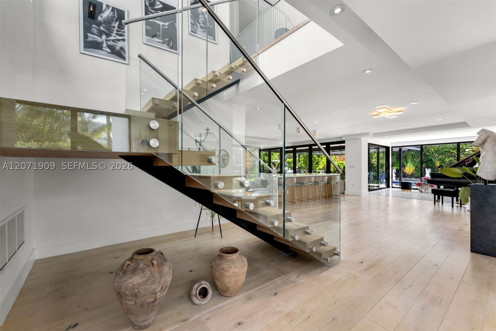 795 Lakeview Dr, Miami Beach FL 33140